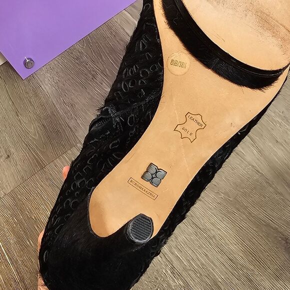 BCBGMaxAzria Ven Ankle Boots Heel Zip Pony Hair Black 8.5B edgy glam rock - Picture 5 of 10